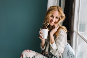 odcienie ciepłego blondu